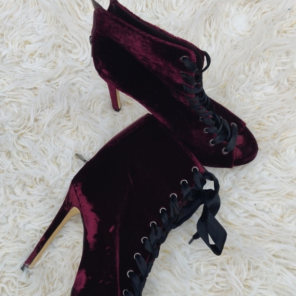 Shoes - Picture 1 of 3